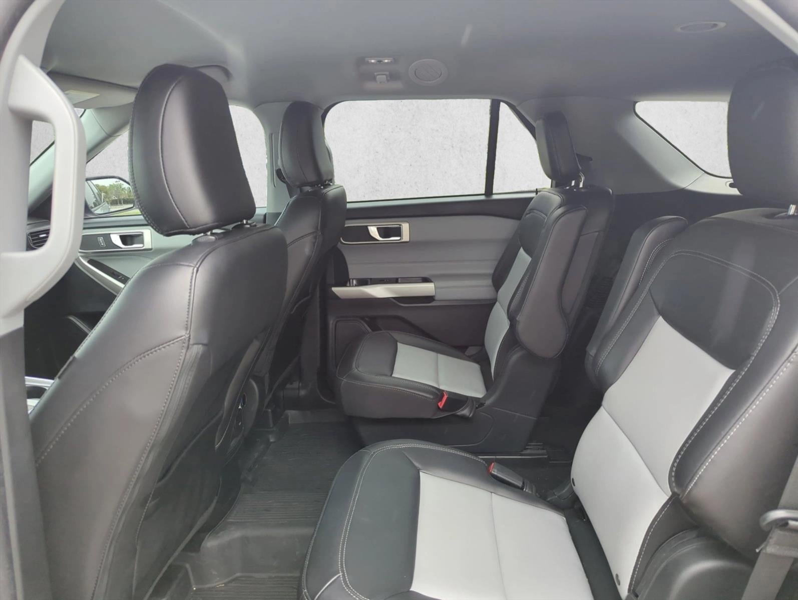 2023 Ford Explorer XLT RWD