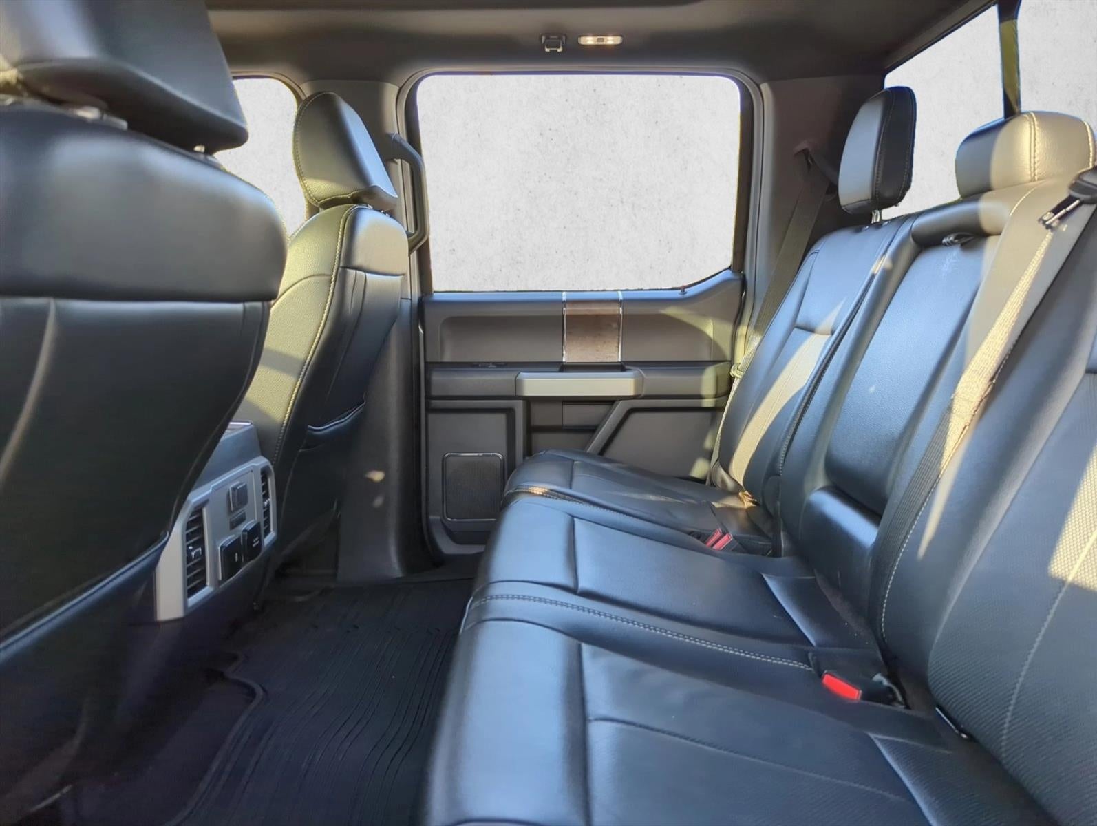 2022 Ford Super Duty F-250 SRW LARIAT 4WD Crew Cab 6.75' Box