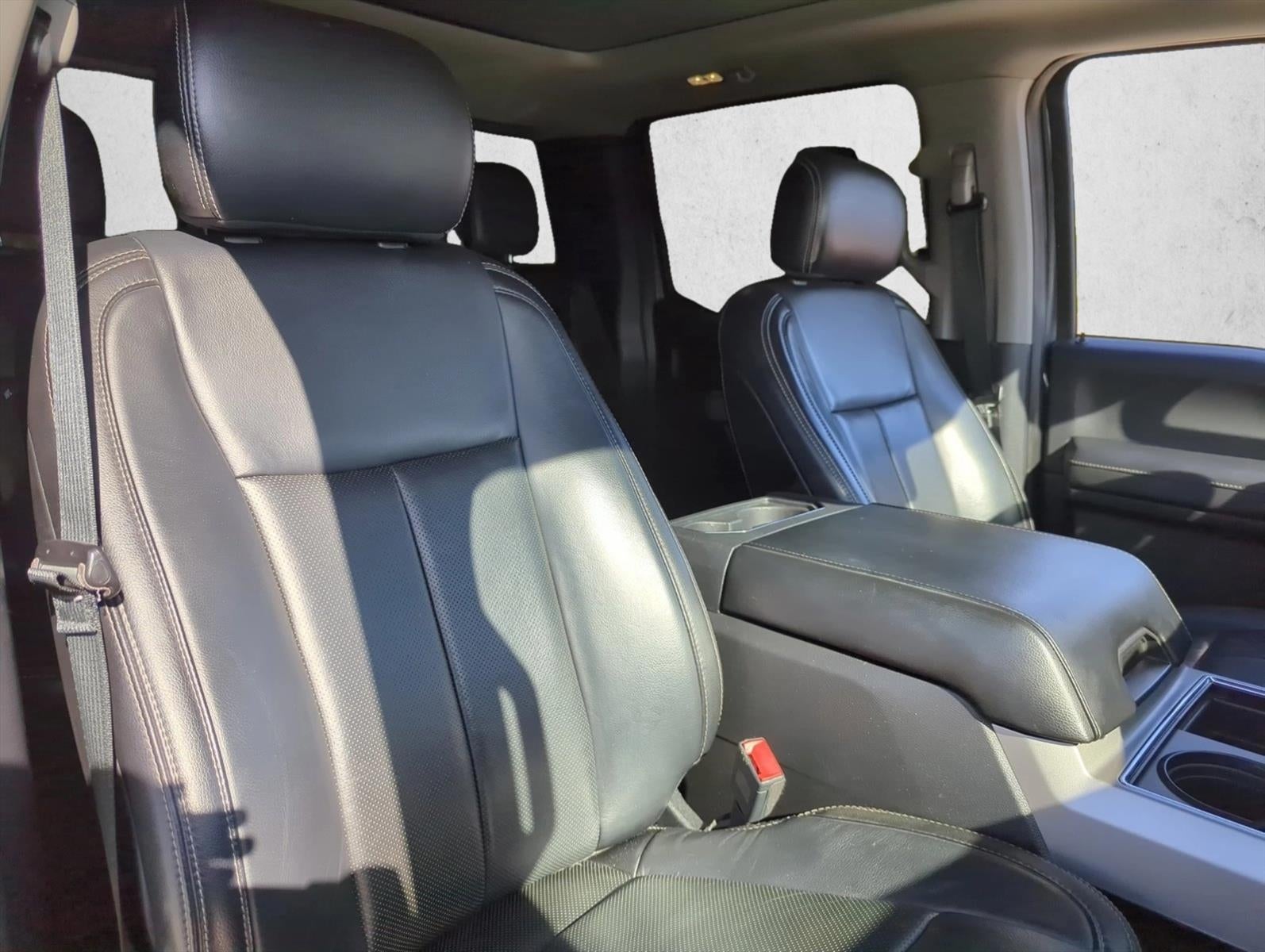 2020 Ford Super Duty F-450 DRW LARIAT 4WD Crew Cab 8' Box