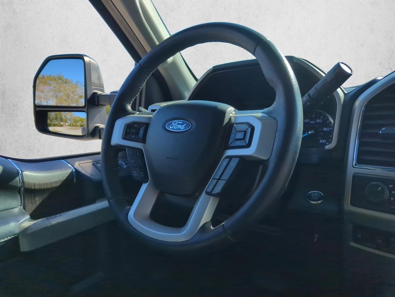 2020 Ford Super Duty F-450 DRW LARIAT 4WD Crew Cab 8' Box