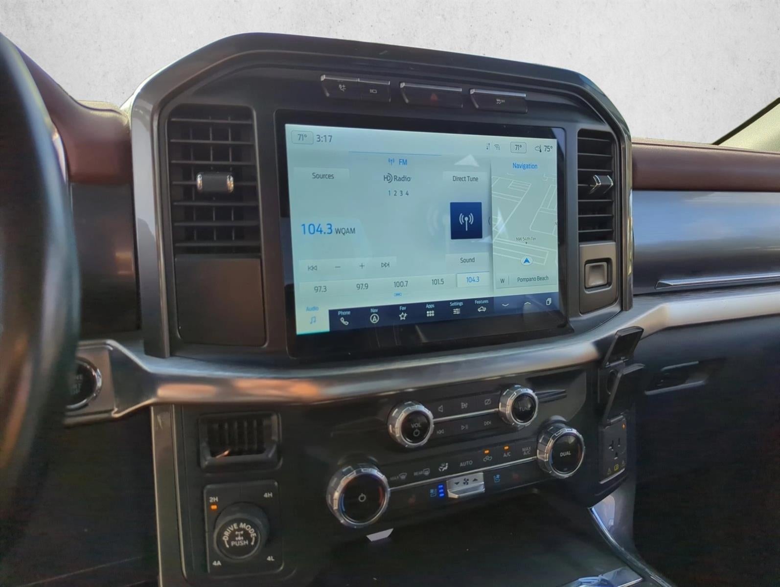 2022 Ford F-150 LARIAT 4WD SuperCrew 5.5' Box