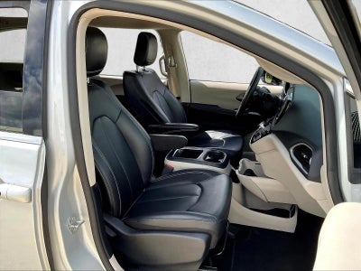 2024 Chrysler Pacifica Touring L FWD