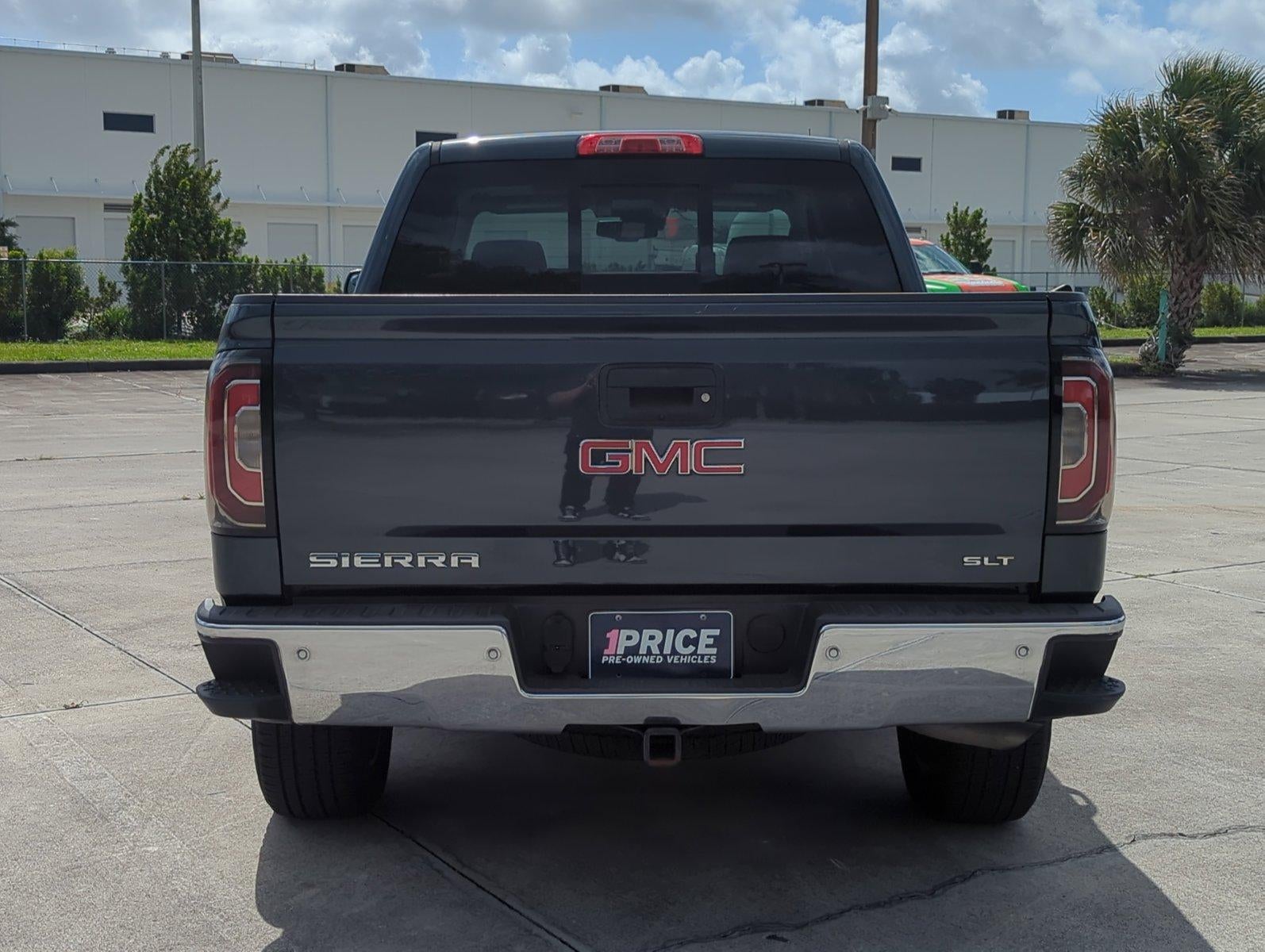 2017 GMC Sierra 1500 Crew Cab Short Box 2-Wheel Drive SLT