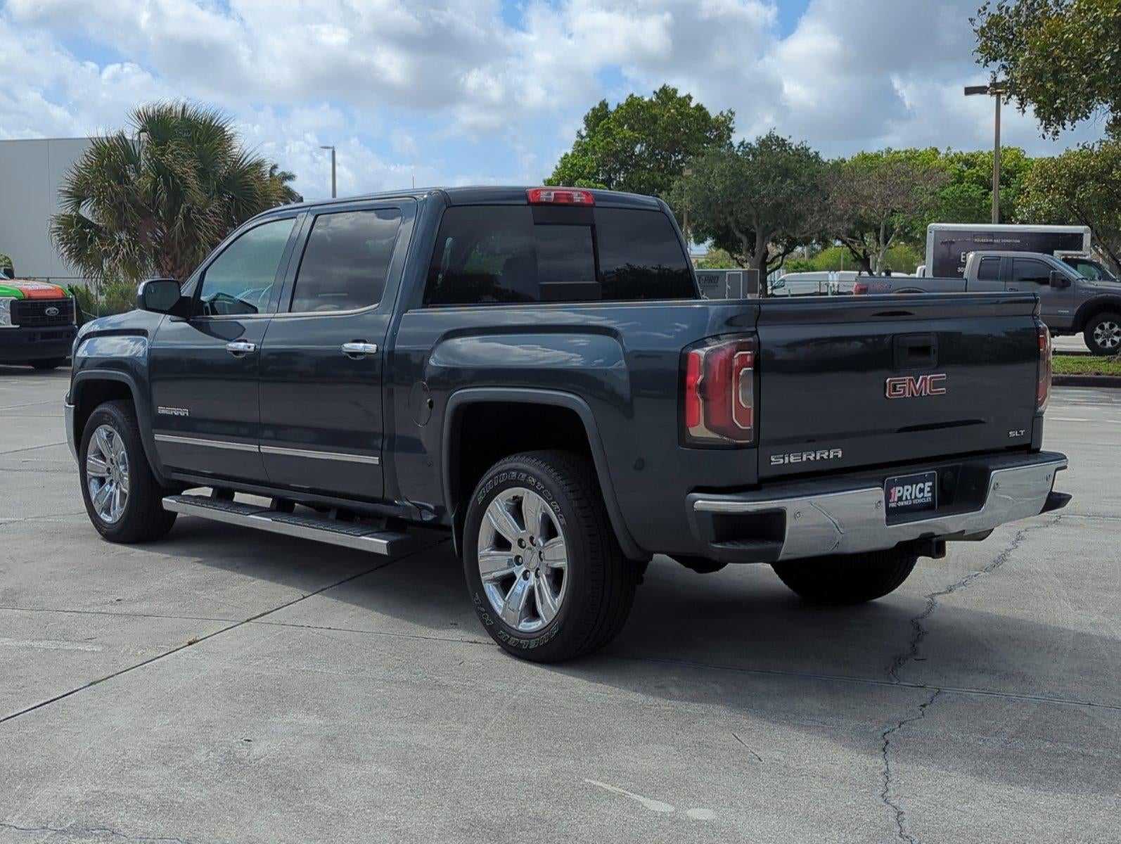 2017 GMC Sierra 1500 Crew Cab Short Box 2-Wheel Drive SLT