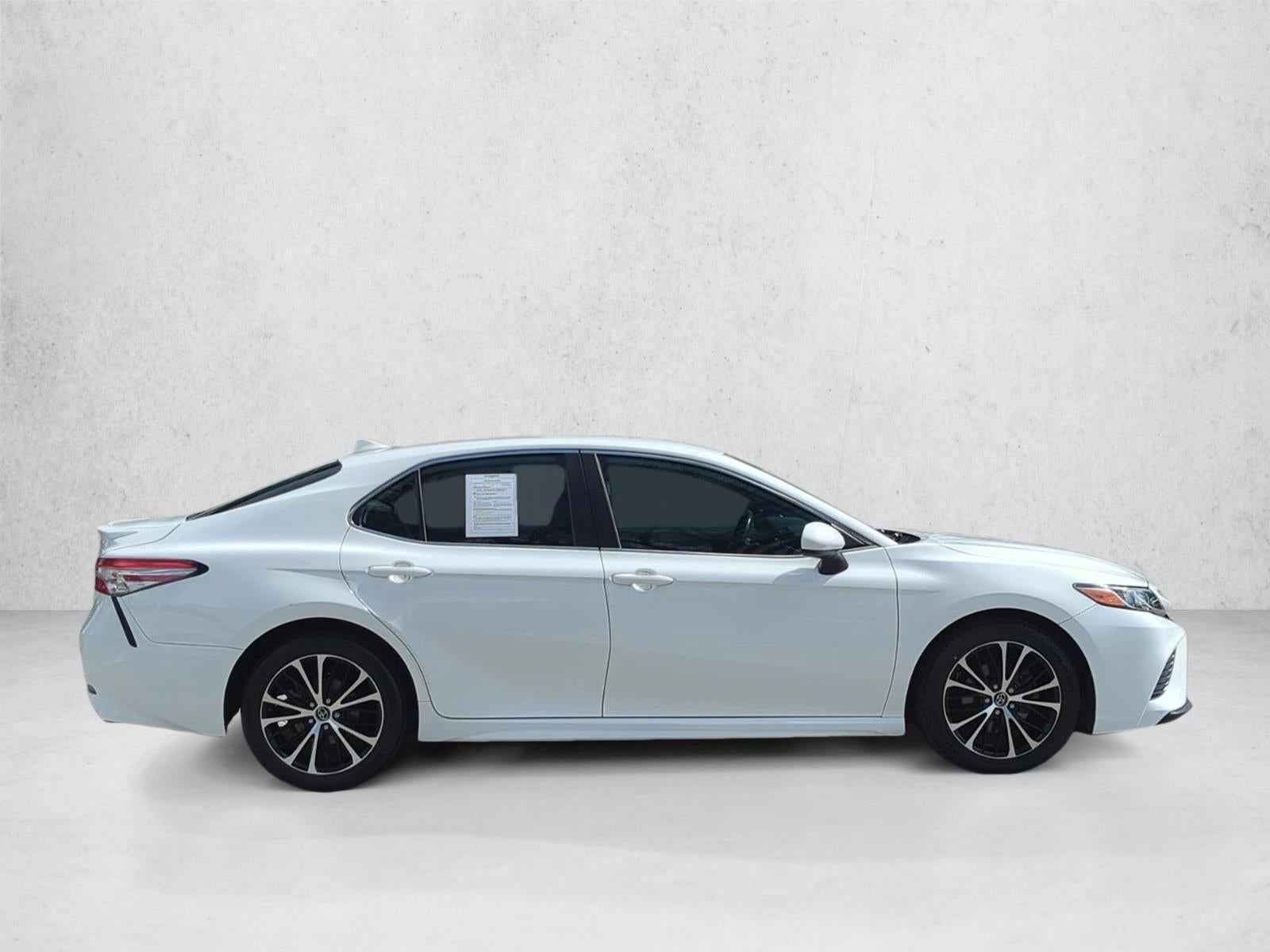2019 Toyota Camry SE Auto (SE)