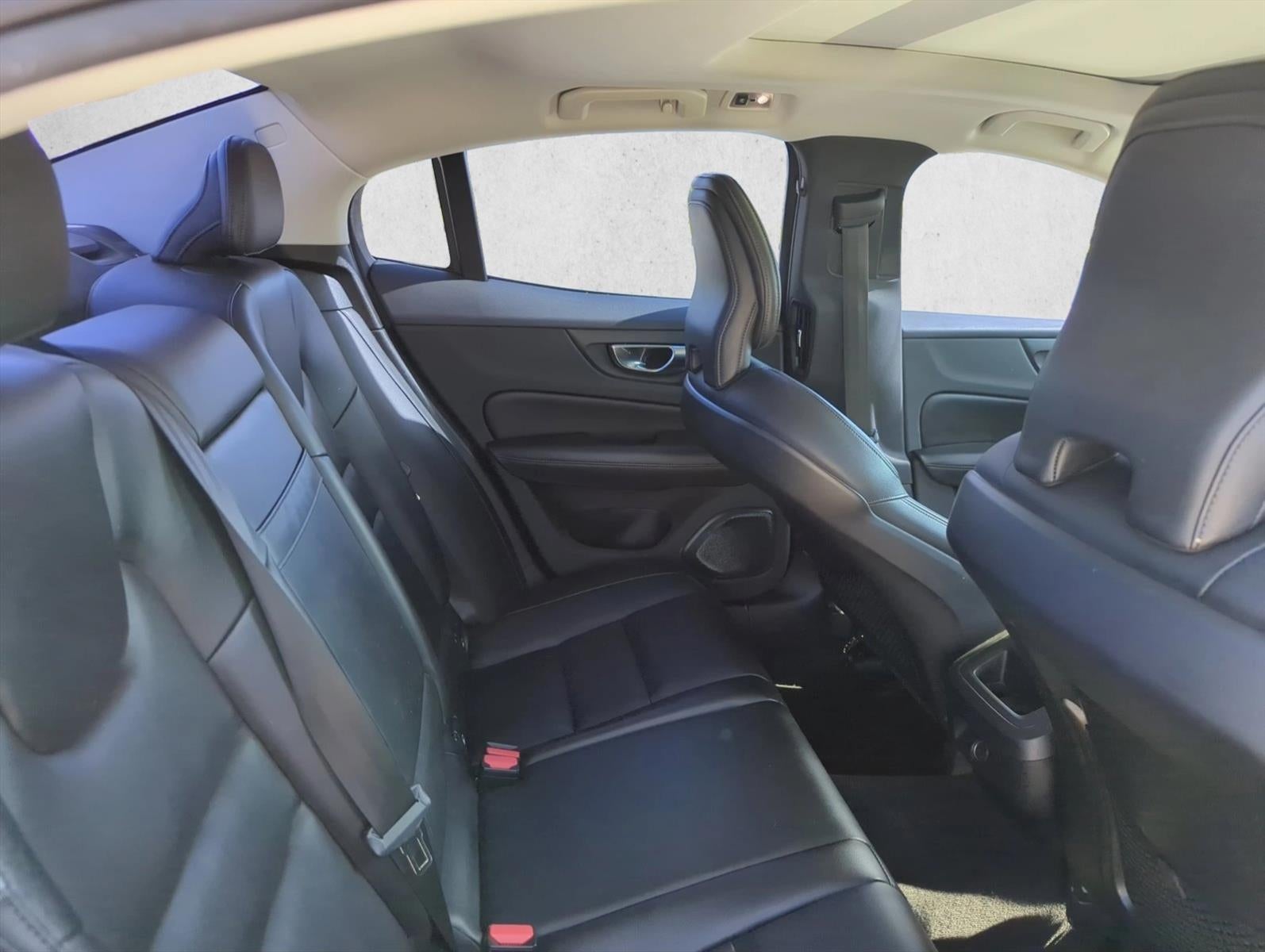 2020 Volvo S60 T6 AWD Momentum