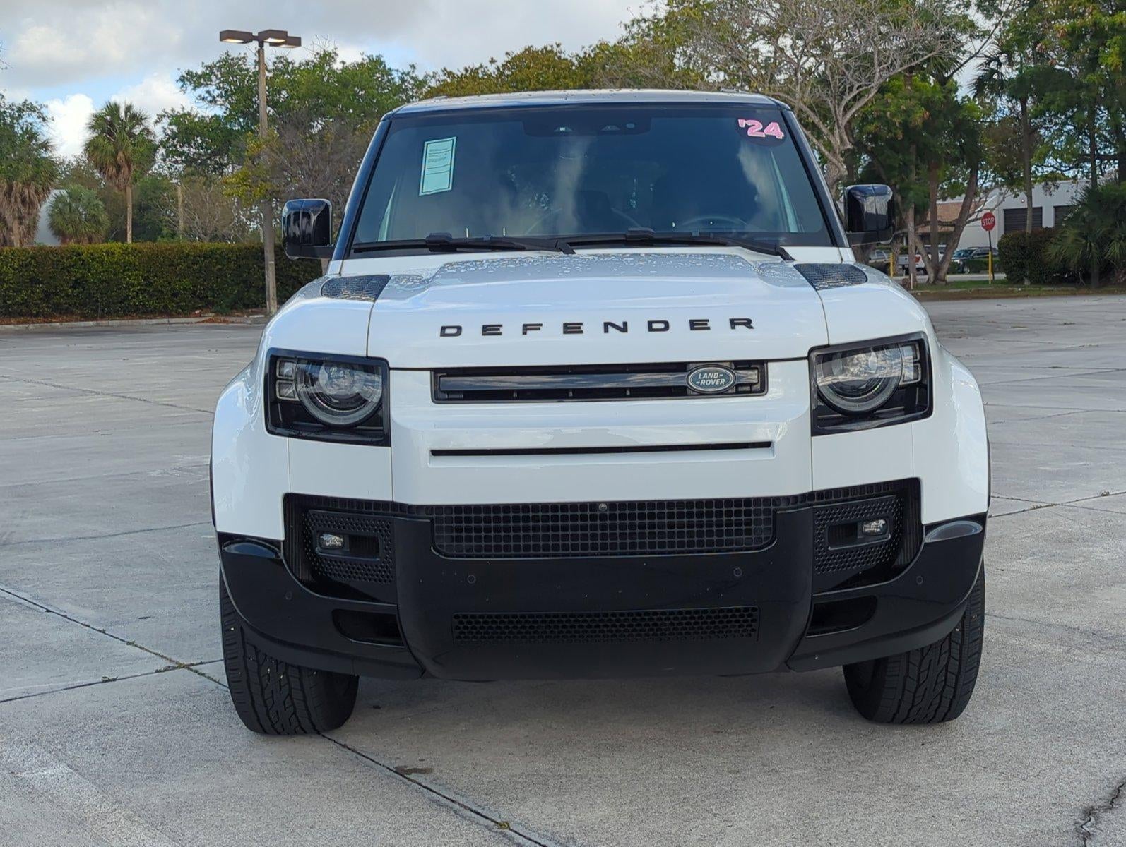 2024 Land Rover Defender 110 P400 X-Dynamic SE