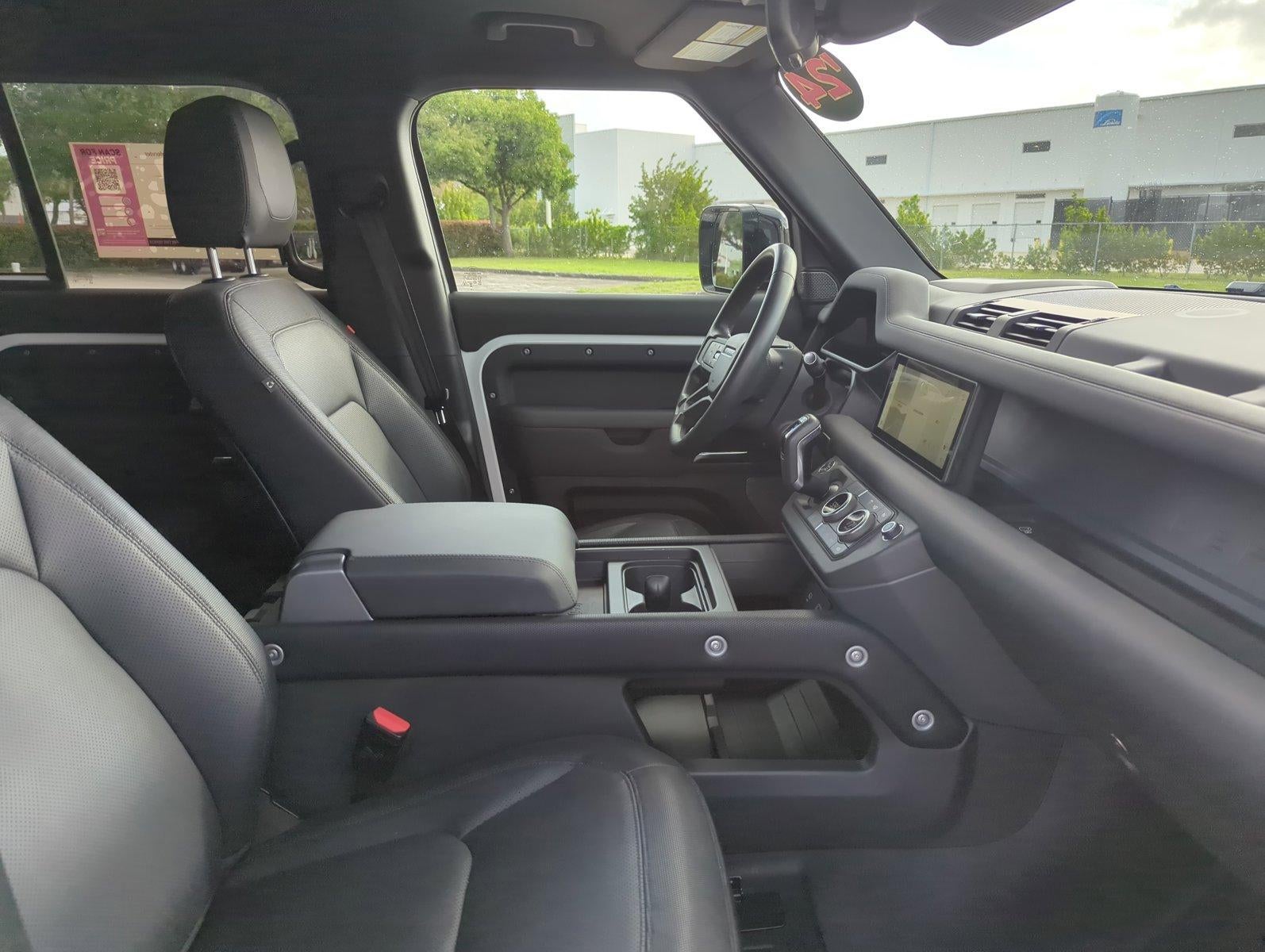 2024 Land Rover Defender 110 P400 X-Dynamic SE