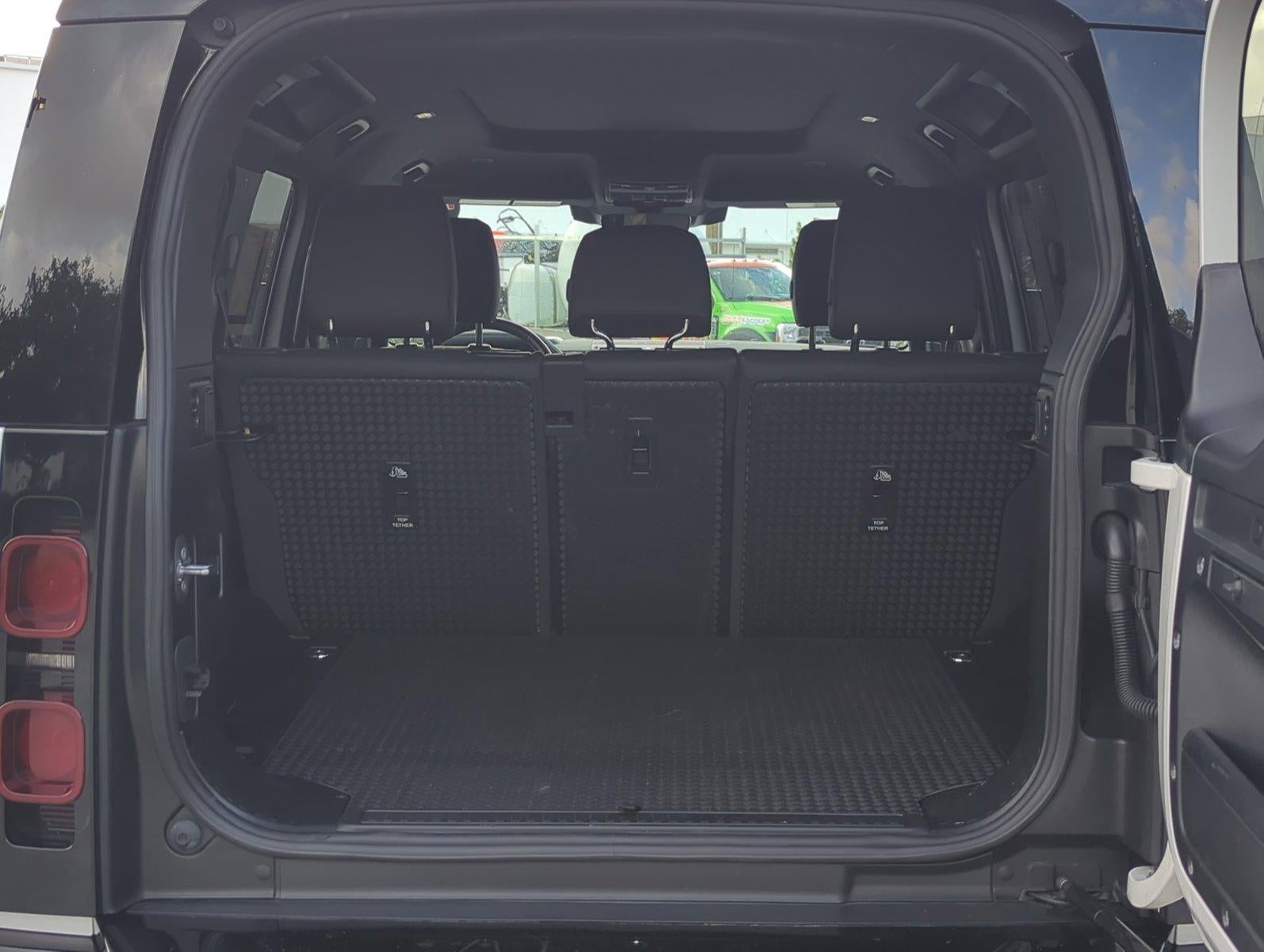 2024 Land Rover Defender 110 P400 X-Dynamic SE