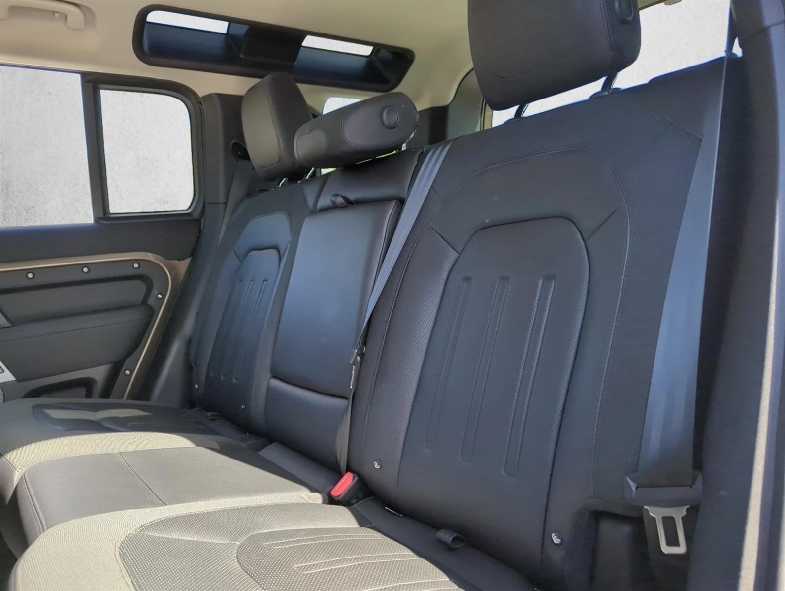 2020 Land Rover Defender 110 SE AWD