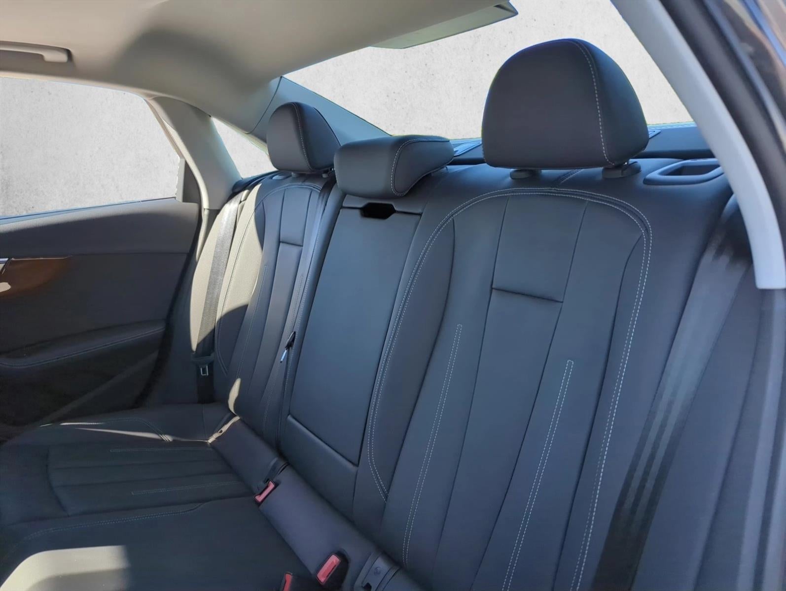 2022 Audi A4 Sedan Premium Plus 40 TFSI quattro