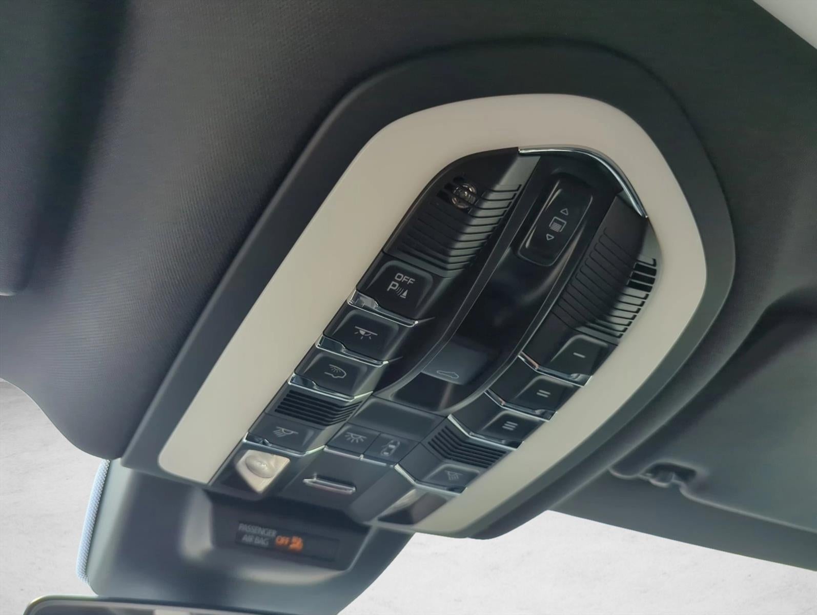 2021 Porsche Macan AWD