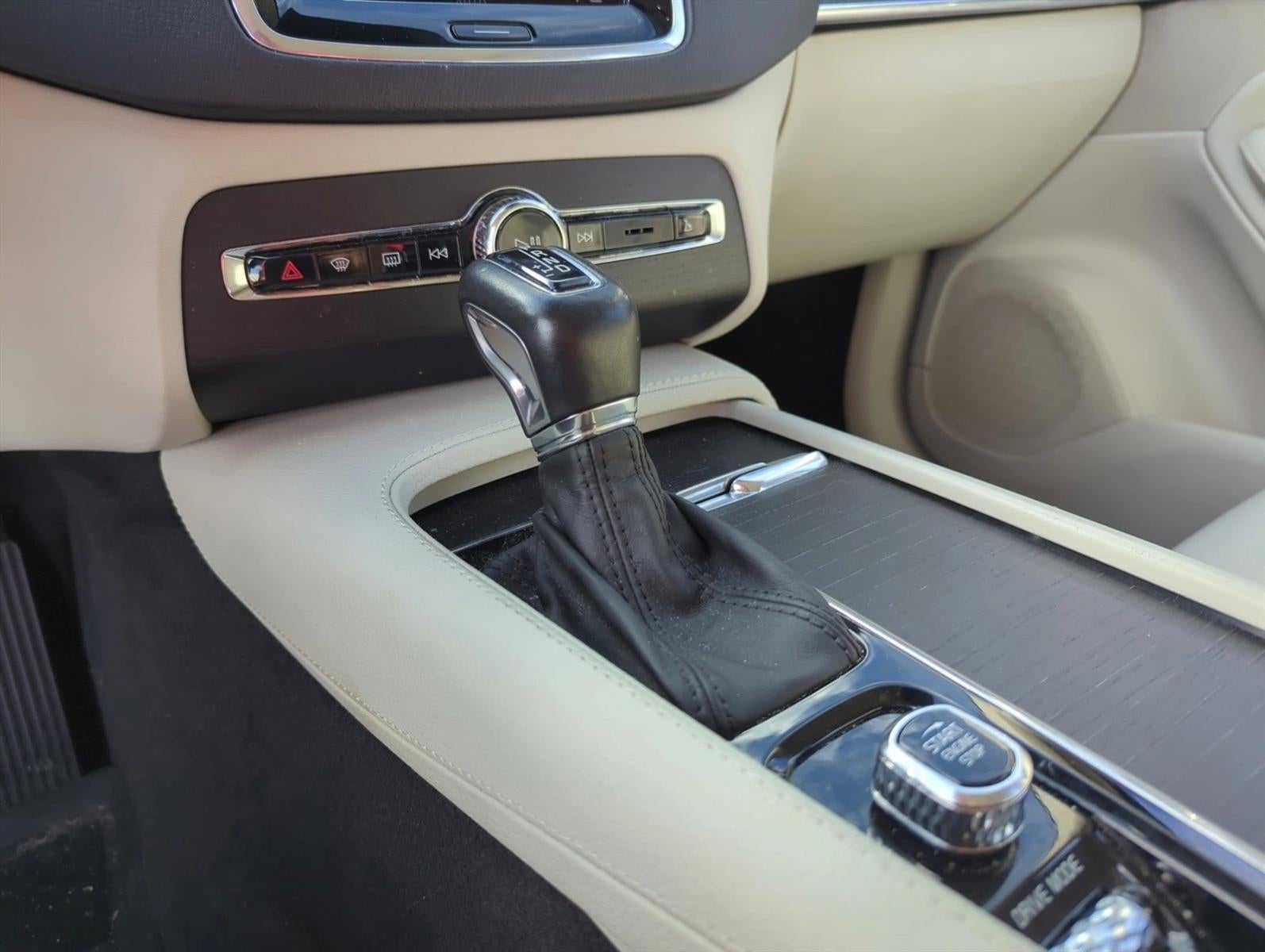 2020 Volvo XC90 T5 FWD Momentum 7 Passenger