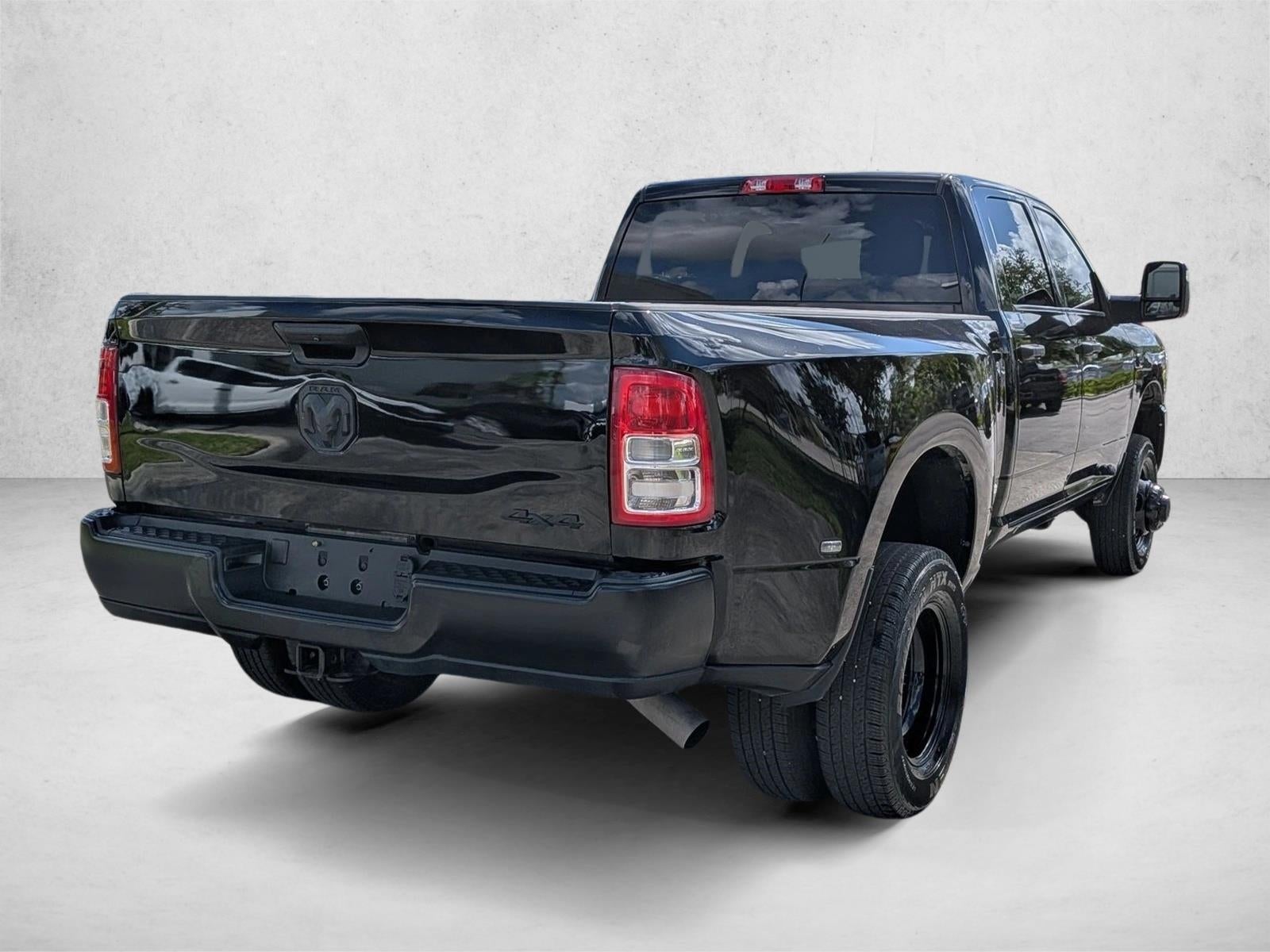 2023 RAM 3500 Tradesman 4x4 Crew Cab 8' Box