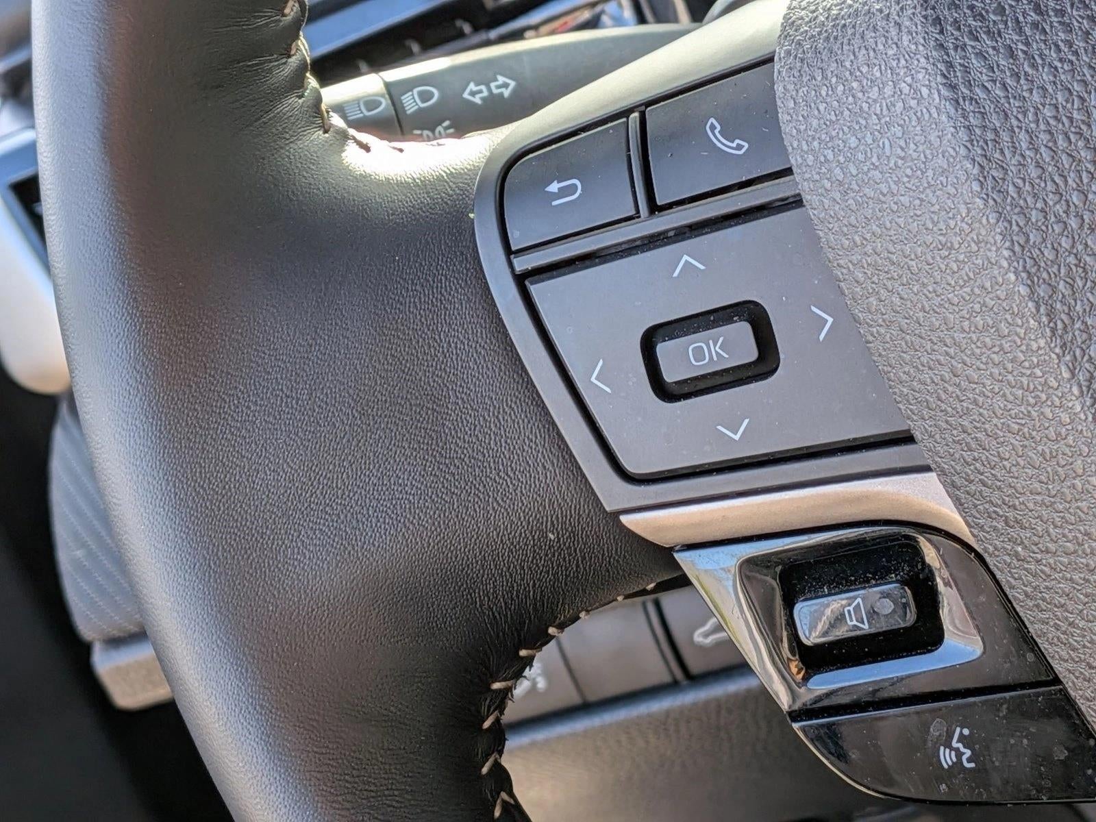 2025 Toyota Camry SE (SE)