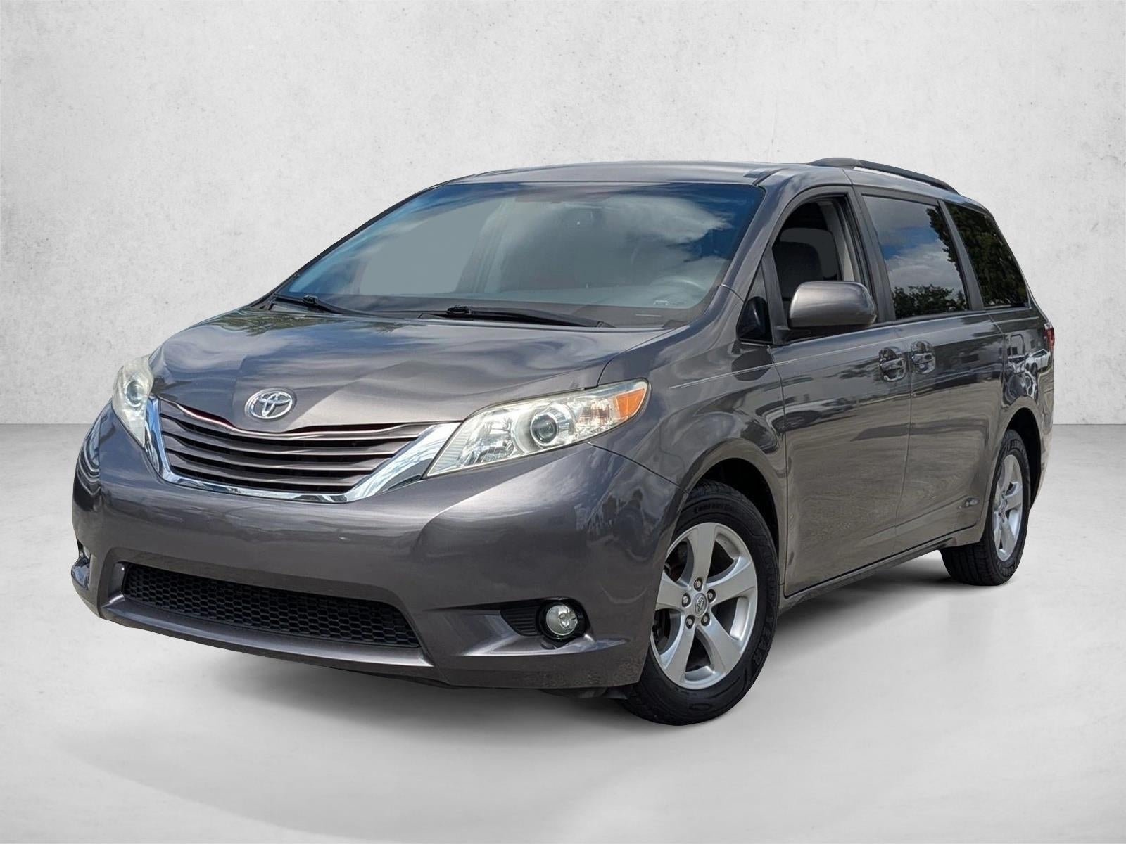 2017 Toyota Sienna LE FWD 8-Passenger (Natl)