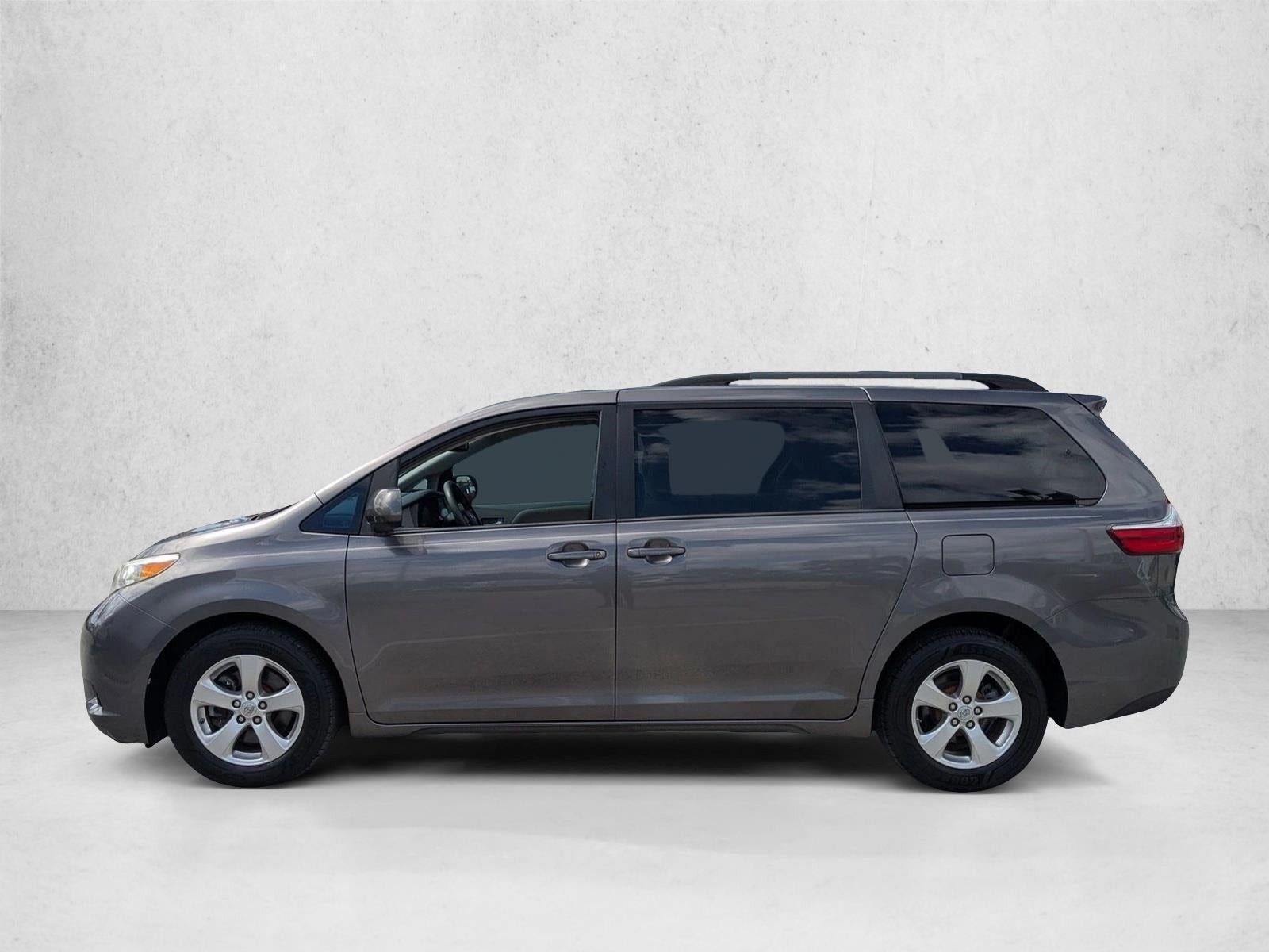 2017 Toyota Sienna LE FWD 8-Passenger (Natl)