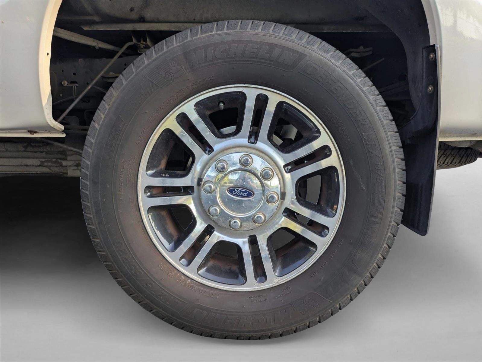 2014 Ford Super Duty F-350 SRW 4WD Crew Cab 6-3/4 Ft Box Platinum