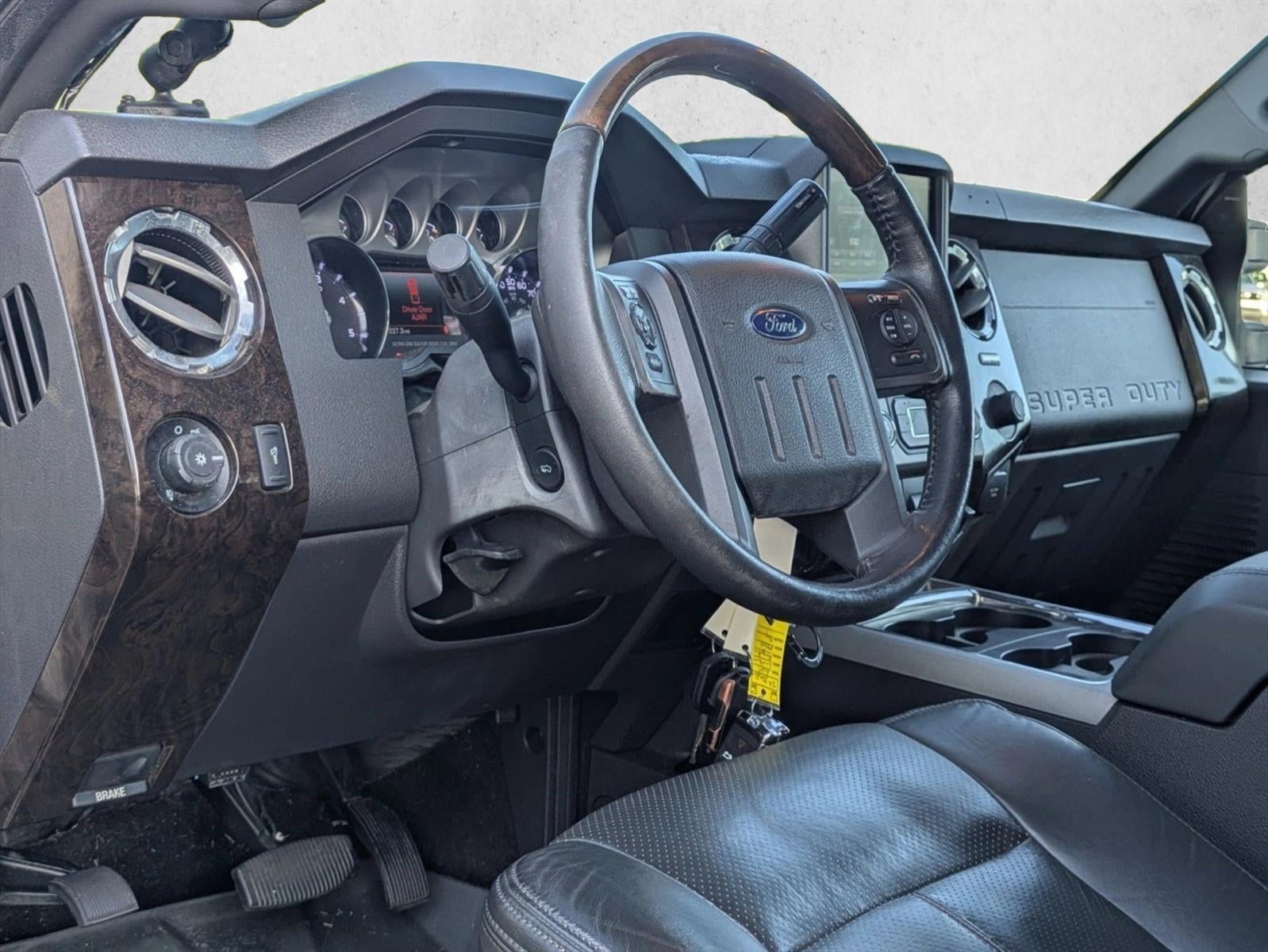 2014 Ford Super Duty F-350 SRW 4WD Crew Cab 6-3/4 Ft Box Platinum