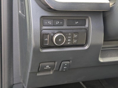 2023 Ford Super Duty F-350 DRW LARIAT 4WD Crew Cab 8' Box