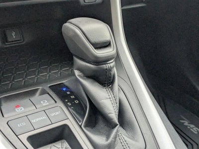 2022 Toyota RAV4 LE FWD (GS)