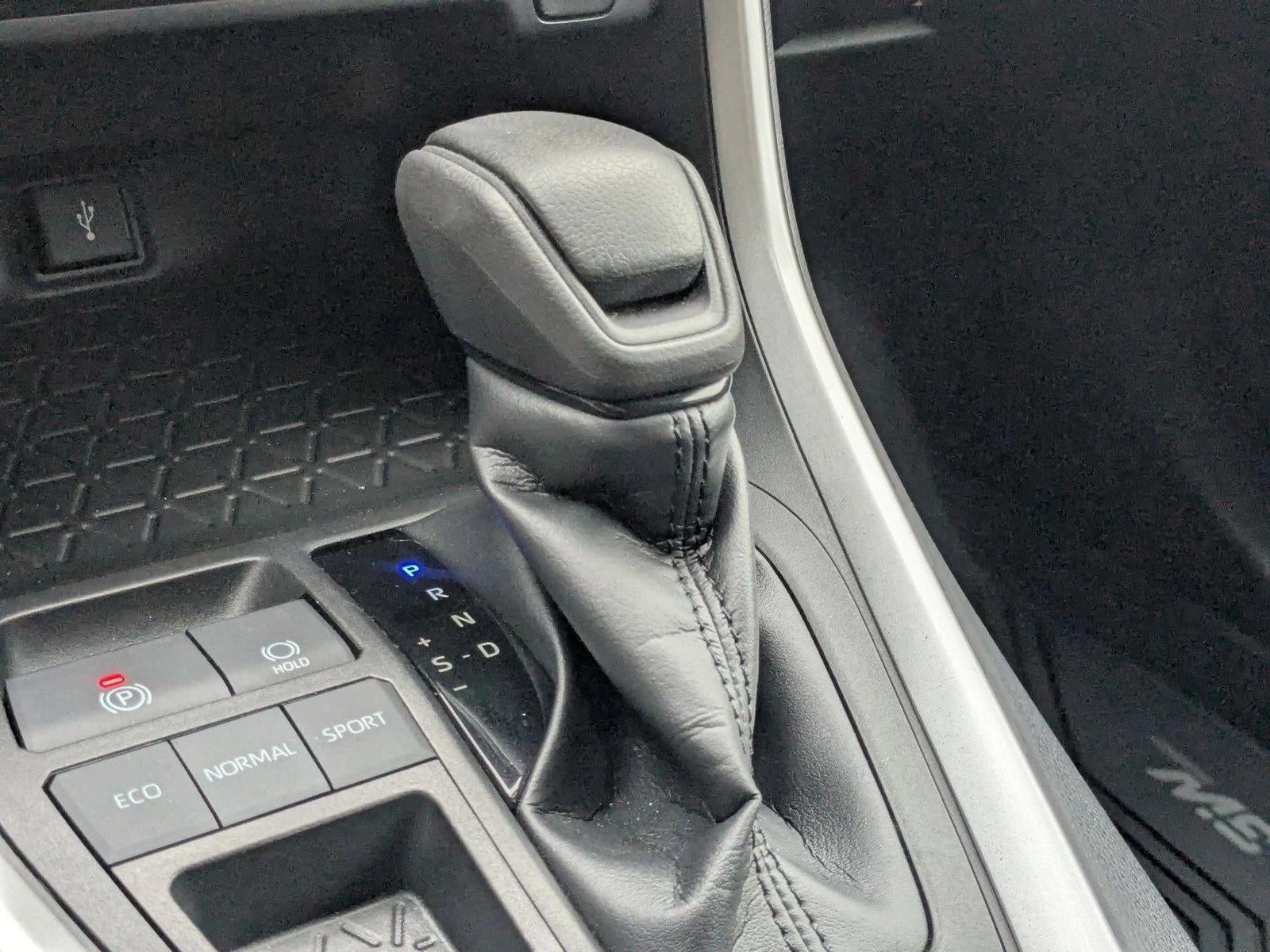 2022 Toyota RAV4 LE FWD (GS)