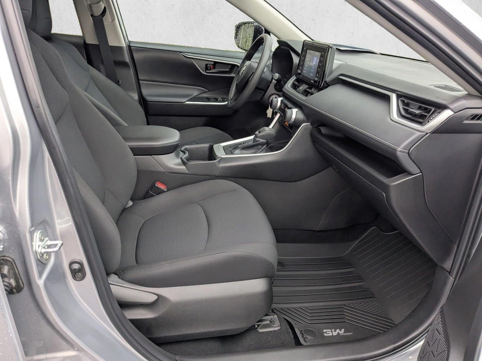 2022 Toyota RAV4 LE FWD (GS)