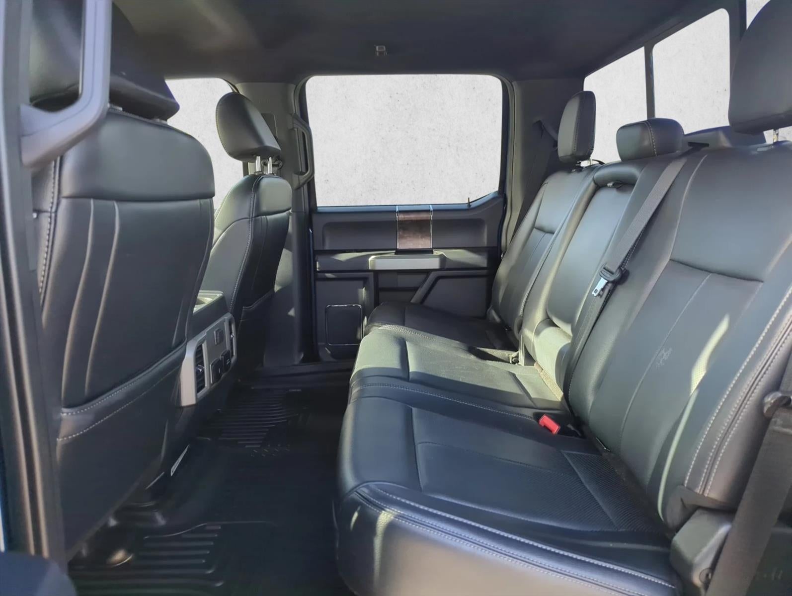 2022 Ford Super Duty F-250 SRW LARIAT 4WD Crew Cab 6.75' Box