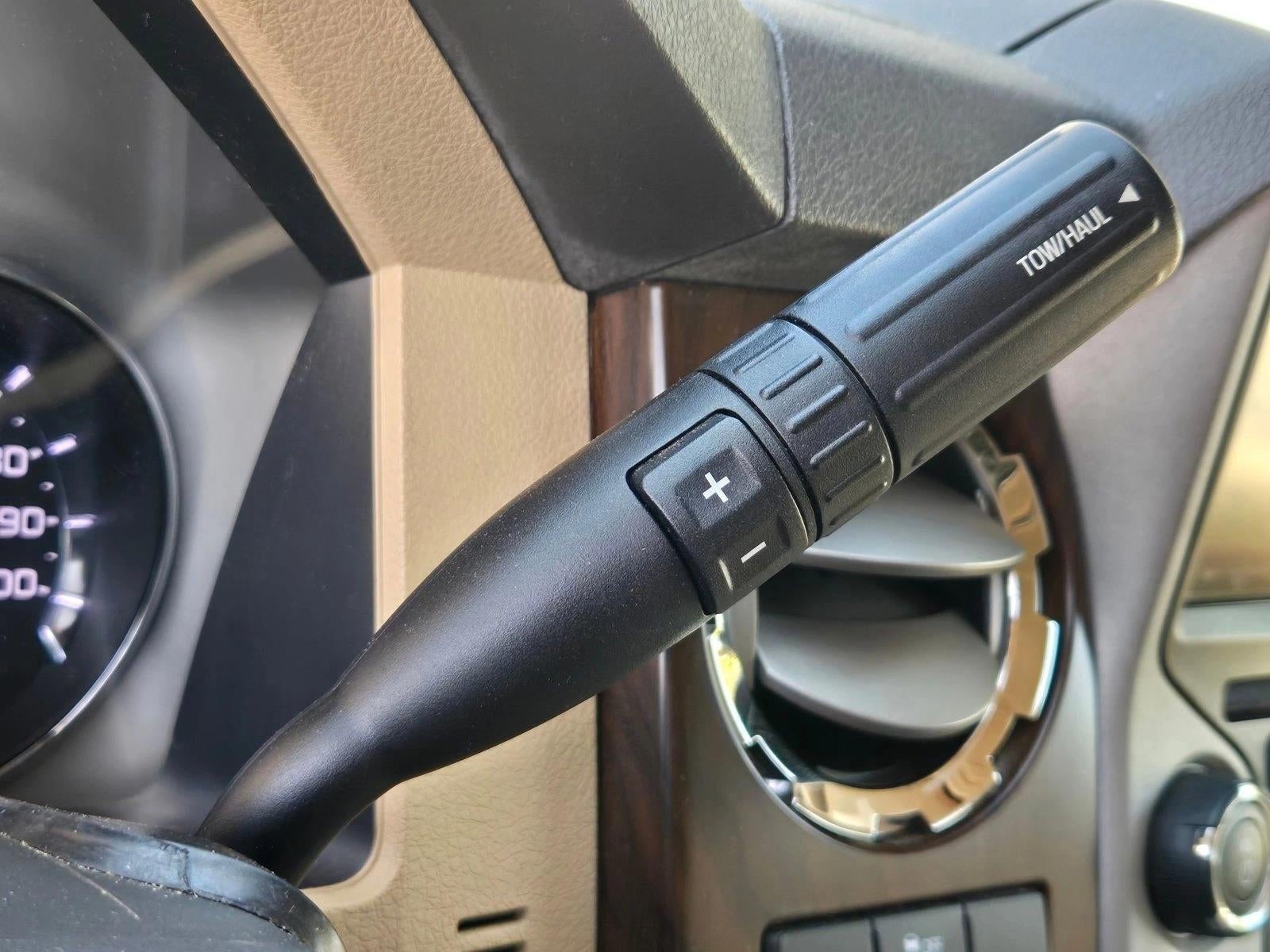 2014 Ford Super Duty F-350 SRW 2WD Crew Cab 6-3/4 Ft Box Lariat