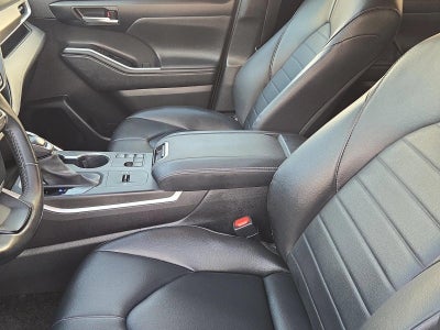 2023 Toyota Highlander XLE FWD (Natl)