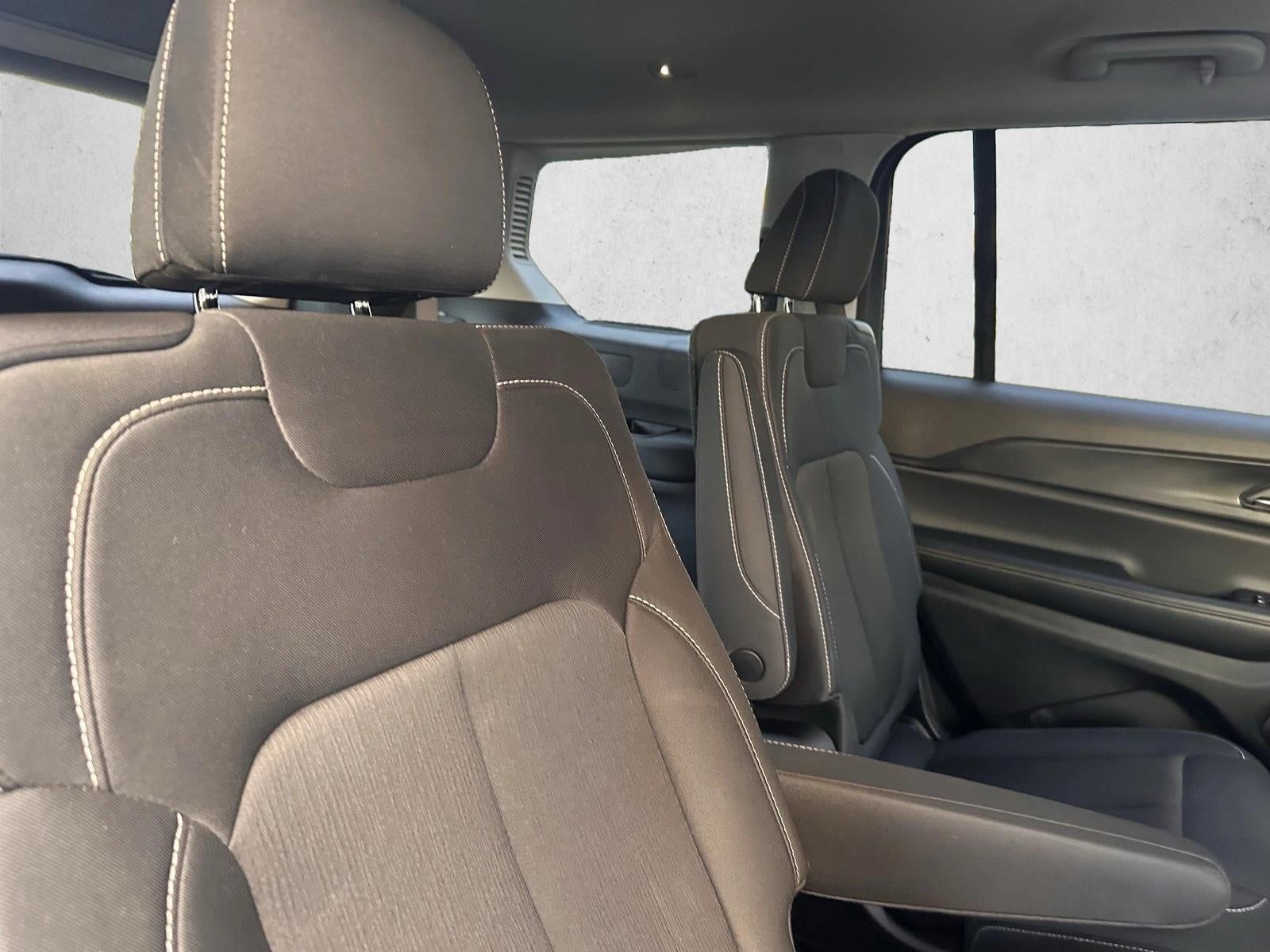 2023 Jeep Grand Cherokee L Laredo 4x4