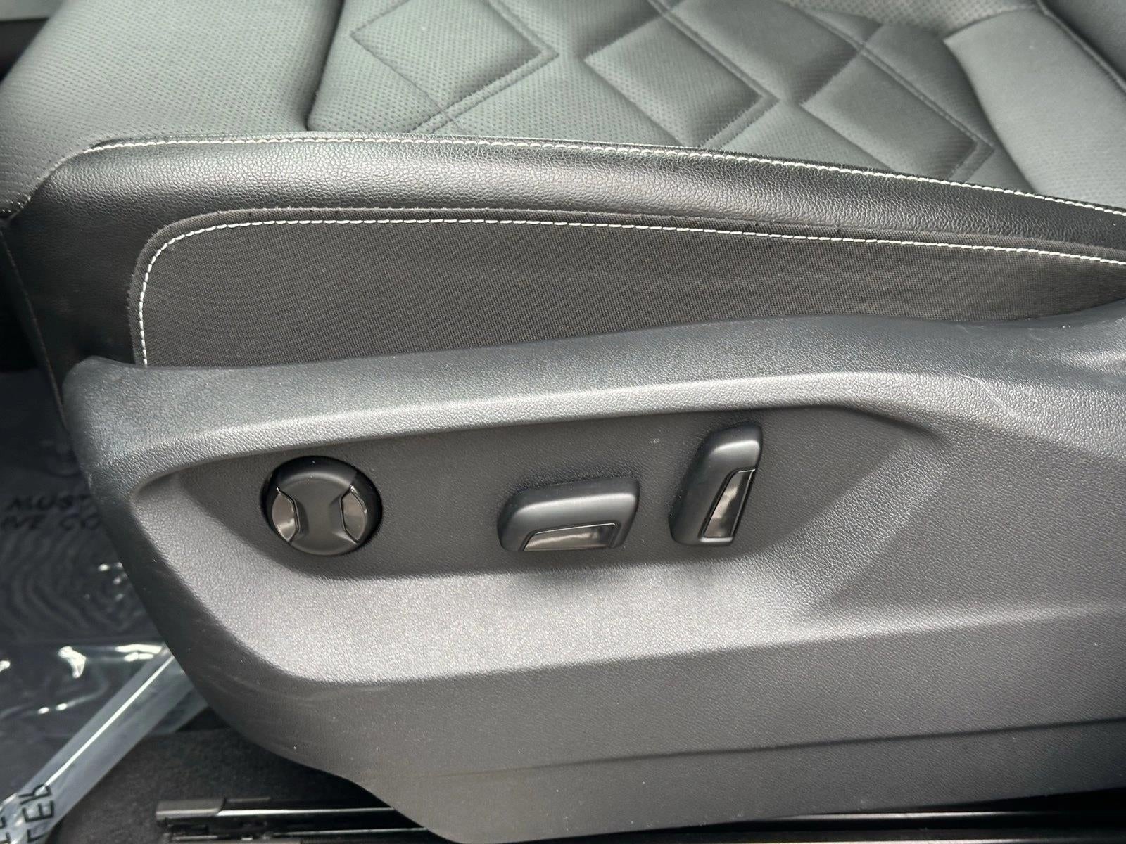 2025 Volkswagen Atlas 2.0T SE w/Technology FWD