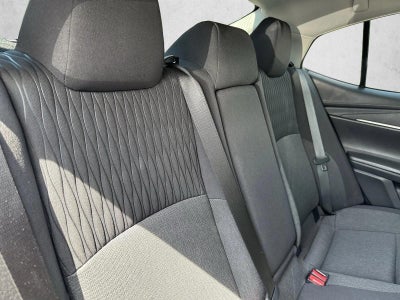 2025 Toyota Camry LE (SE)