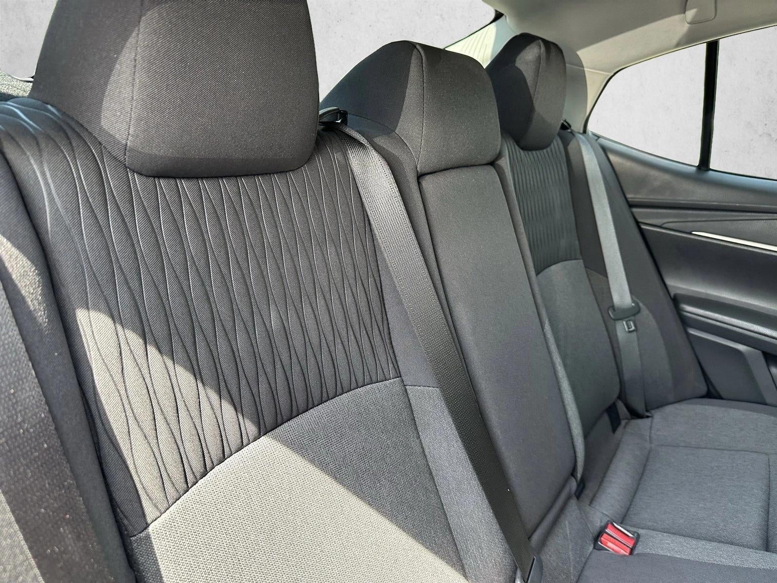 2025 Toyota Camry LE (SE)