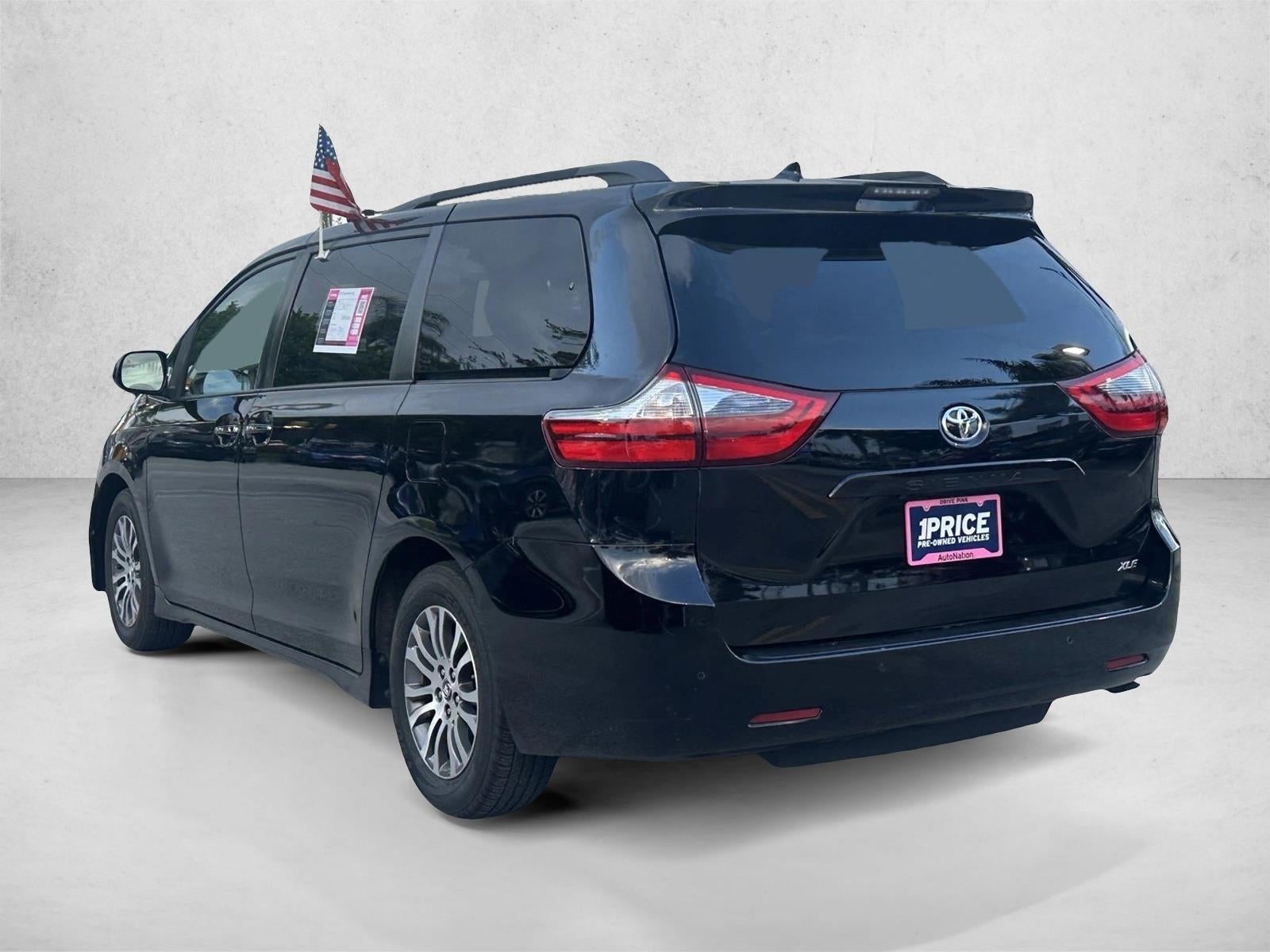 2020 Toyota Sienna XLE FWD 8-Passenger (Natl)
