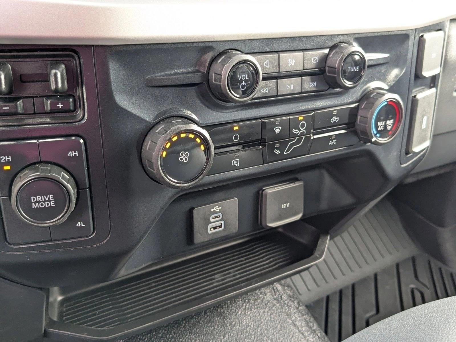 2024 Ford Super Duty F-450 DRW XLT 4WD Crew Cab 179" WB 60" CA