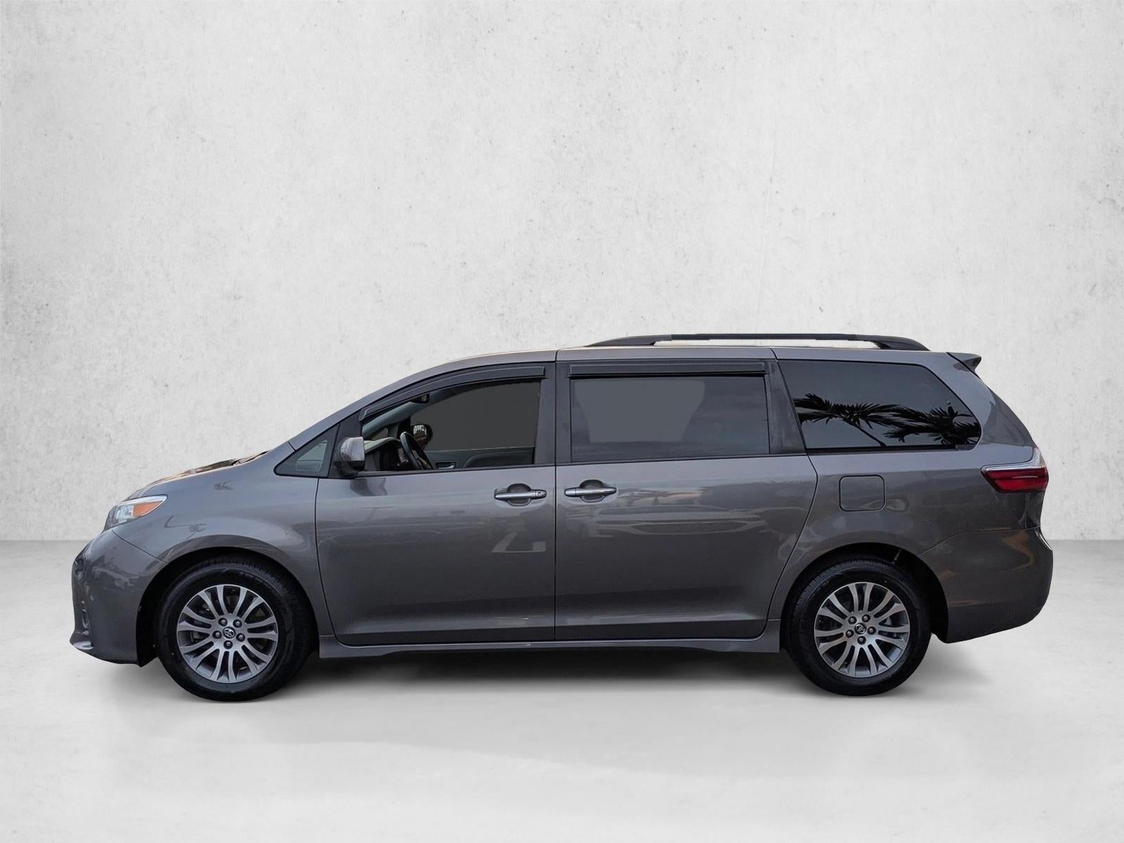 2018 Toyota Sienna XLE FWD 8-Passenger (Natl)