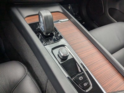 2024 Volvo XC60 B5 AWD Plus Dark Theme