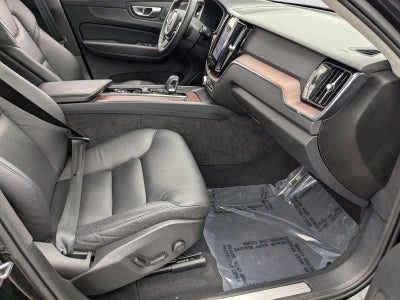 2024 Volvo XC60 B5 AWD Plus Dark Theme