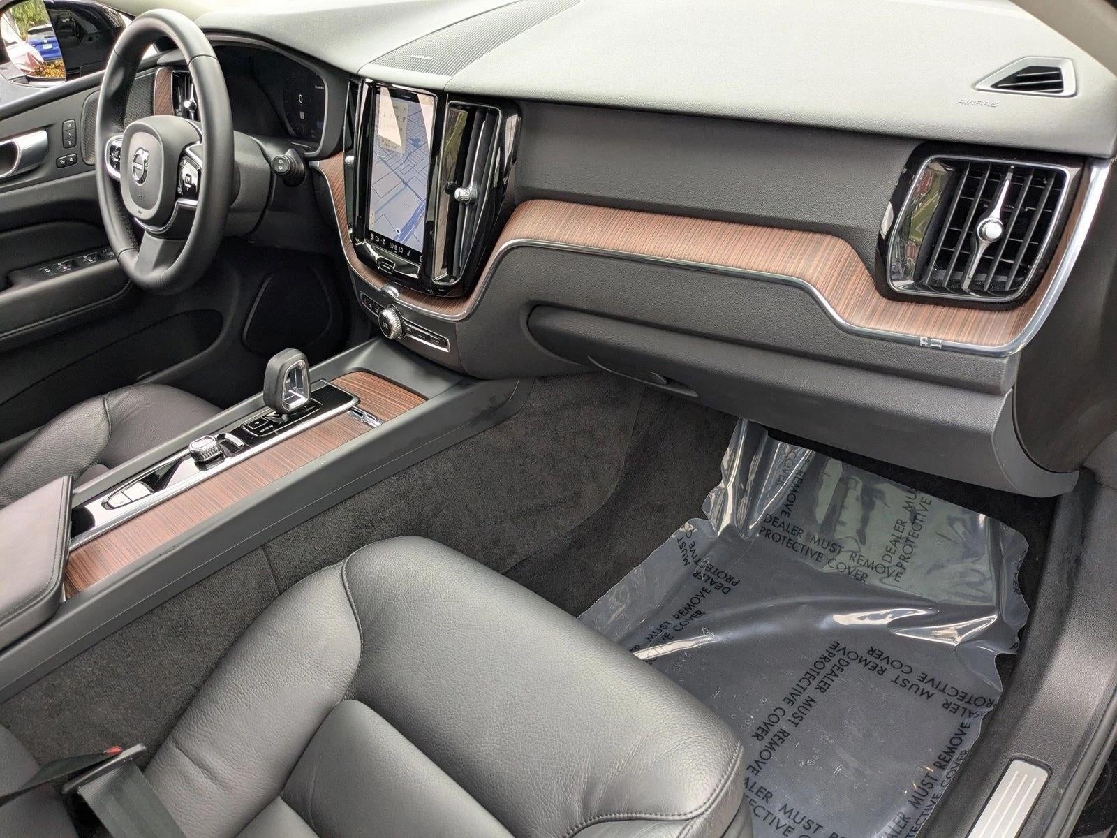 2024 Volvo XC60 B5 AWD Plus Dark Theme