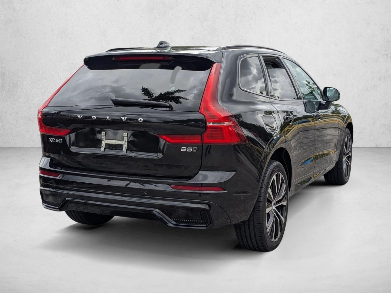 2024 Volvo XC60 B5 AWD Plus Dark Theme