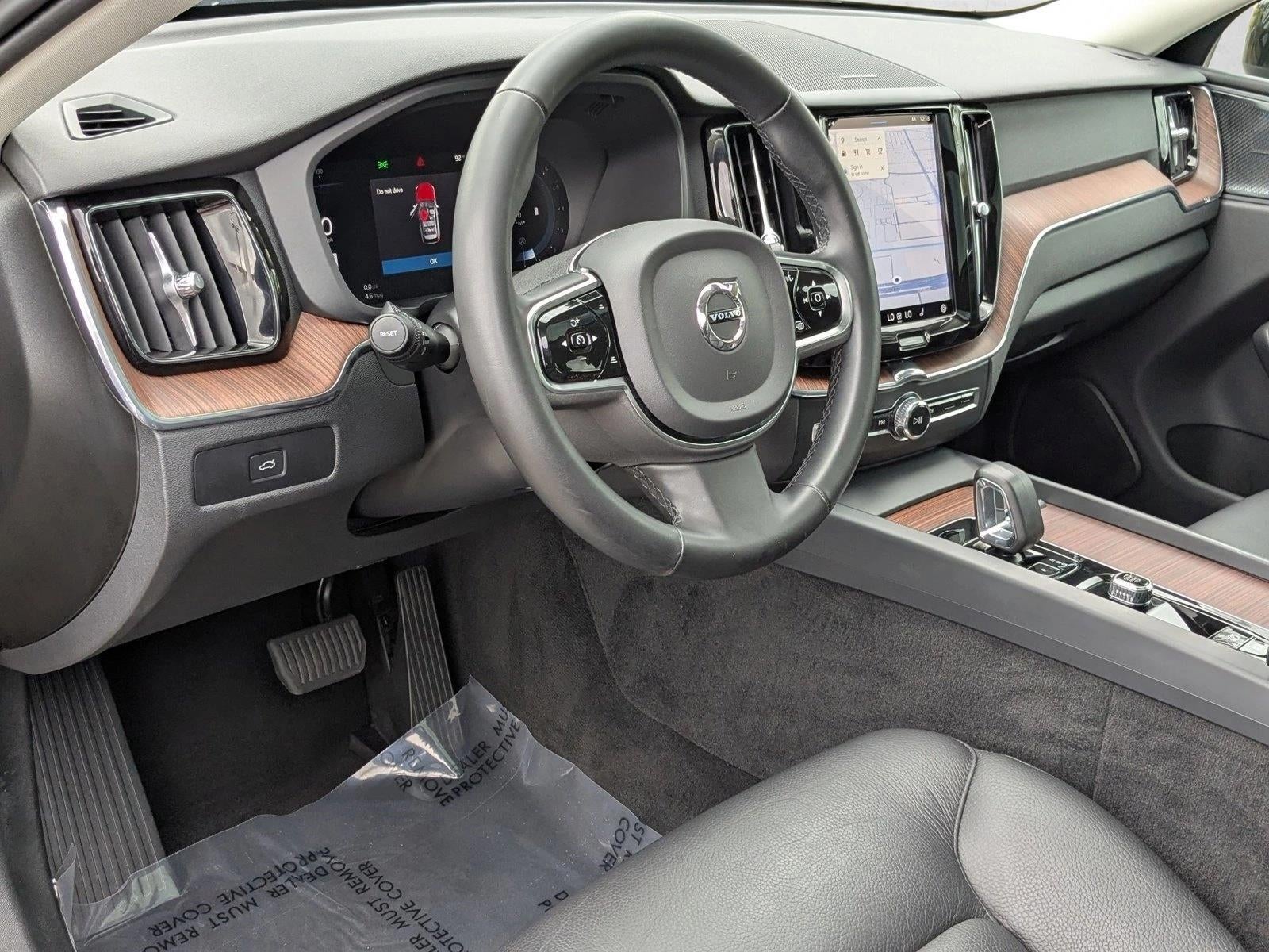 2024 Volvo XC60 B5 AWD Plus Dark Theme