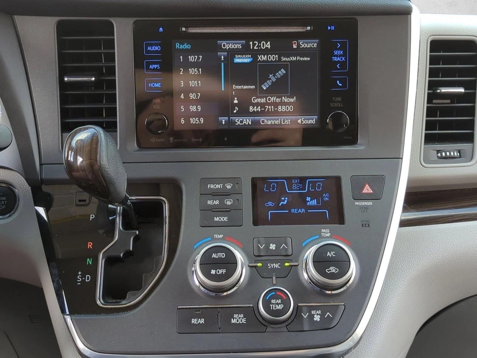 2017 Toyota Sienna XLE FWD 8-Passenger (Natl)