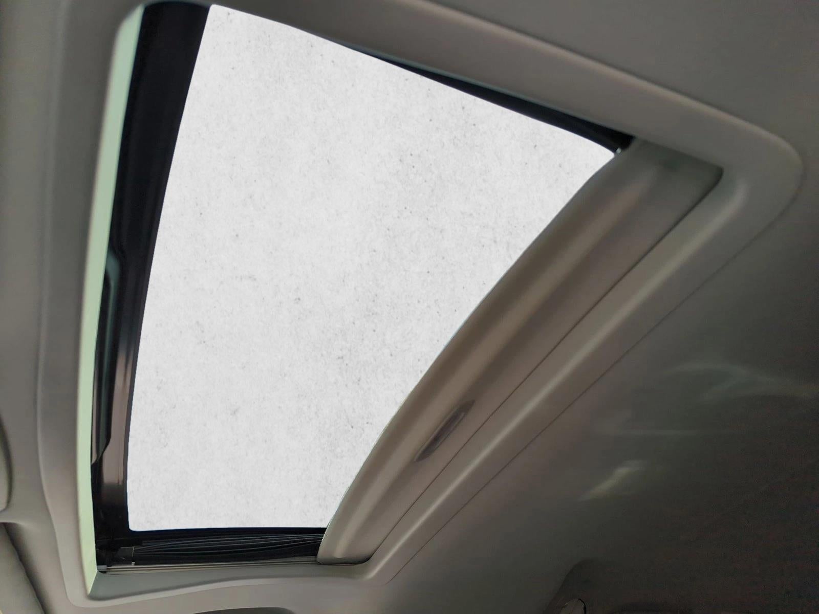 2017 Toyota Sienna XLE FWD 8-Passenger (Natl)