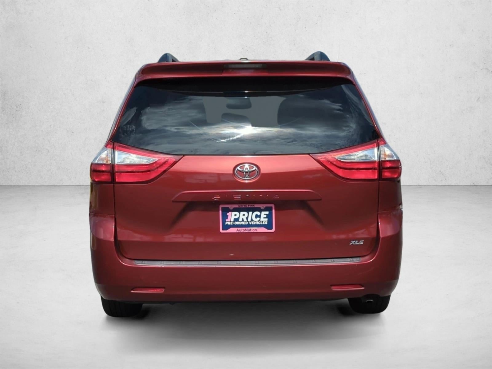 2017 Toyota Sienna XLE FWD 8-Passenger (Natl)