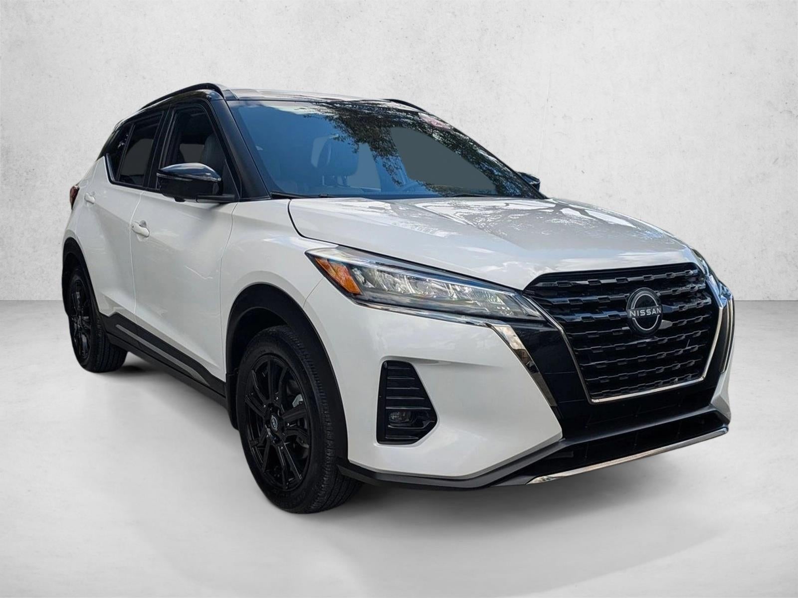 2023 Nissan Kicks SR FWD