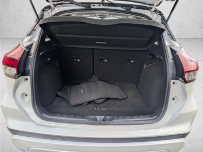 2023 Nissan Kicks SR FWD