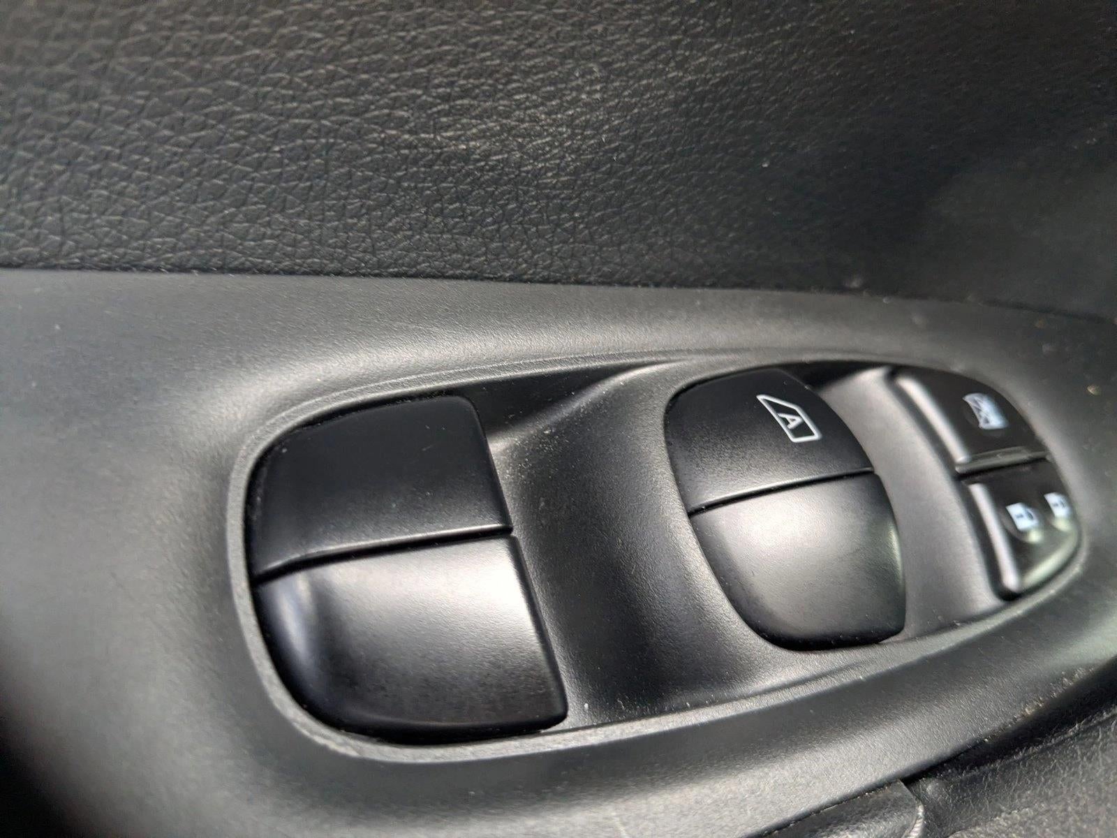 2020 Nissan Rogue FWD SV