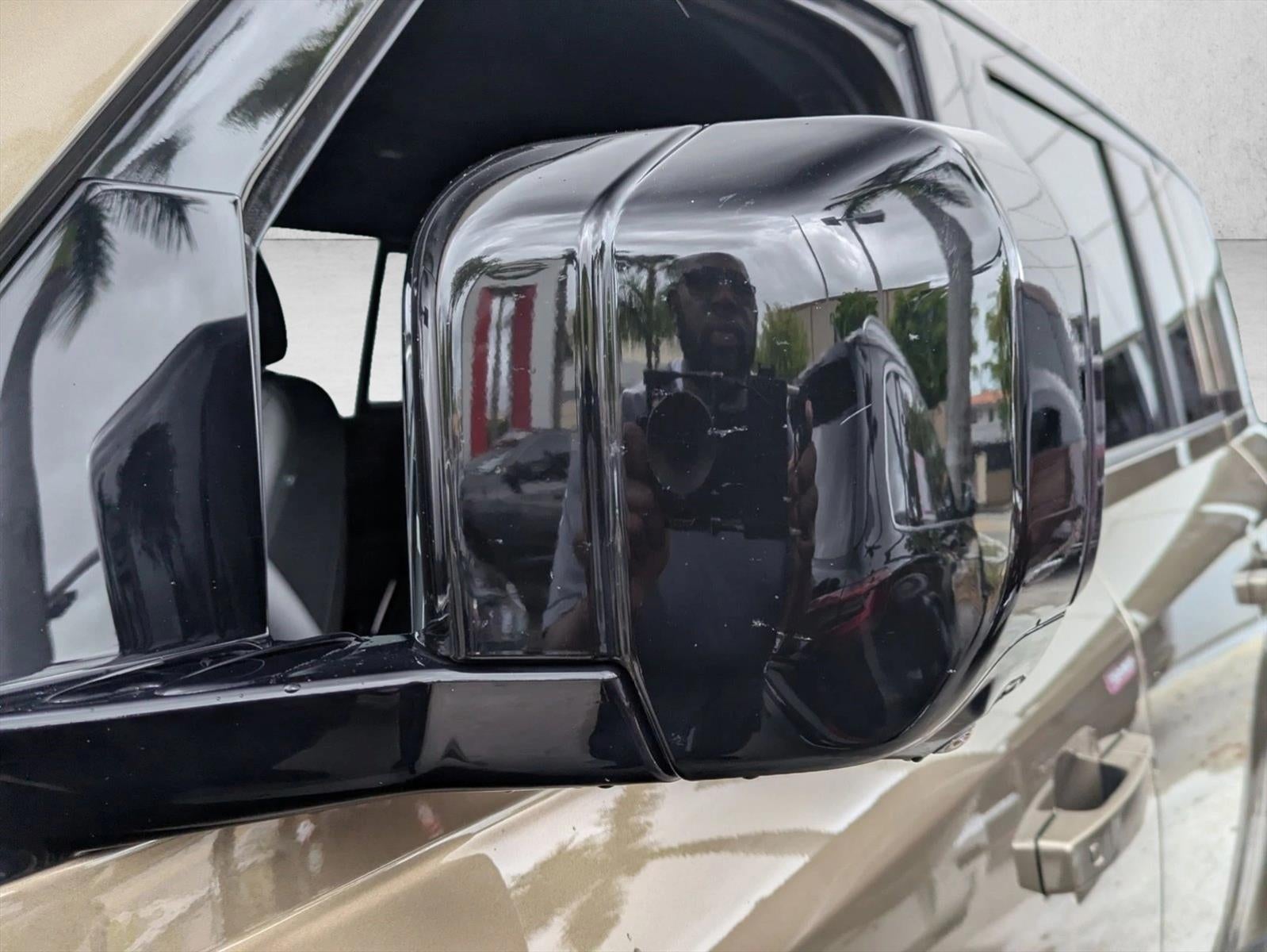 2025 Land Rover Defender 110 P300 S