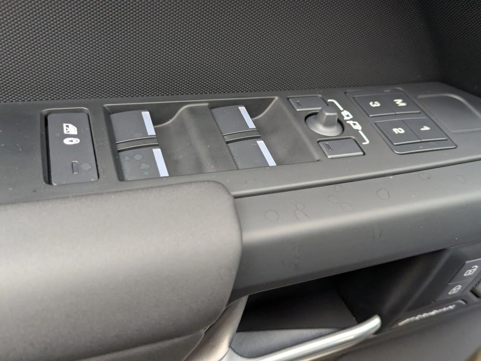 2025 Land Rover Defender 110 P300 S